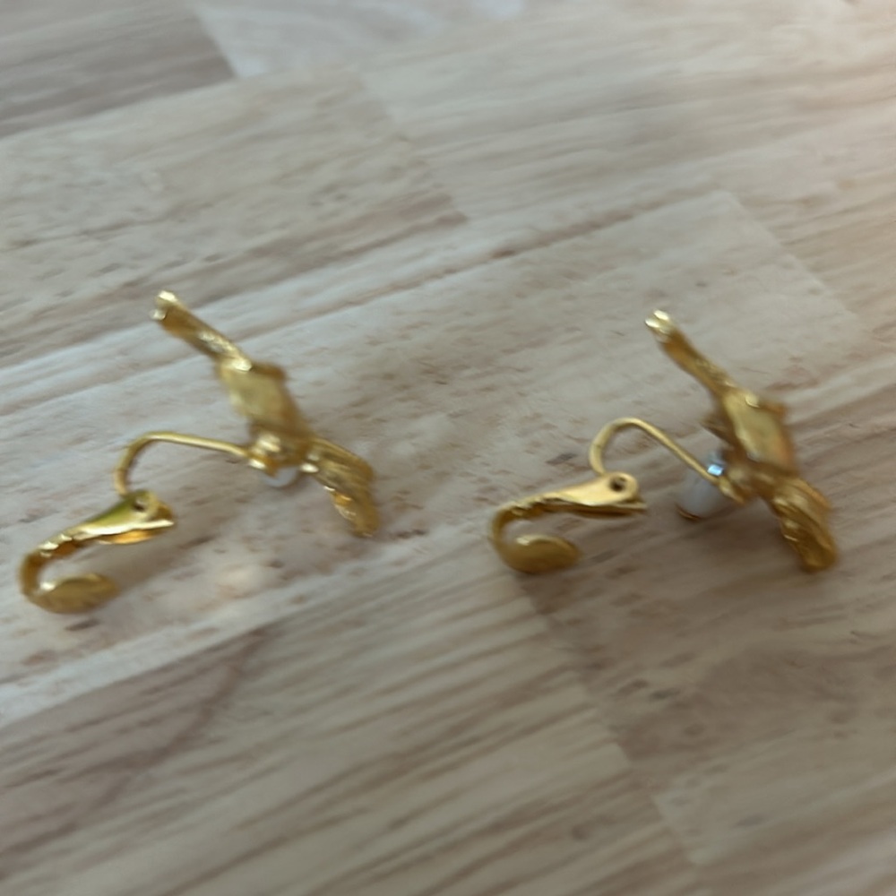 Vintage clip on bow and pearl earrings - Picture 4 of 5